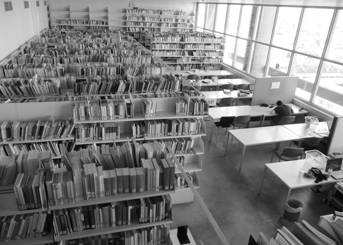 Die Bibliothek, der Ort der Ruhe – zum Schreiben, zum Lesen, zum Lernen und auch mal nur zum Abschalten.