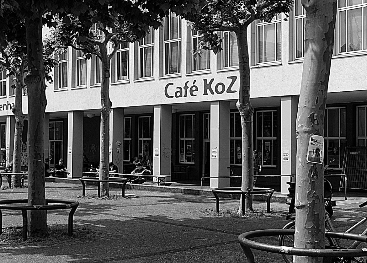 »Das Cafe „Koz“  ist hervorragend um Meinungen auszutauschen und günstige Drinks lockern die Zunge«